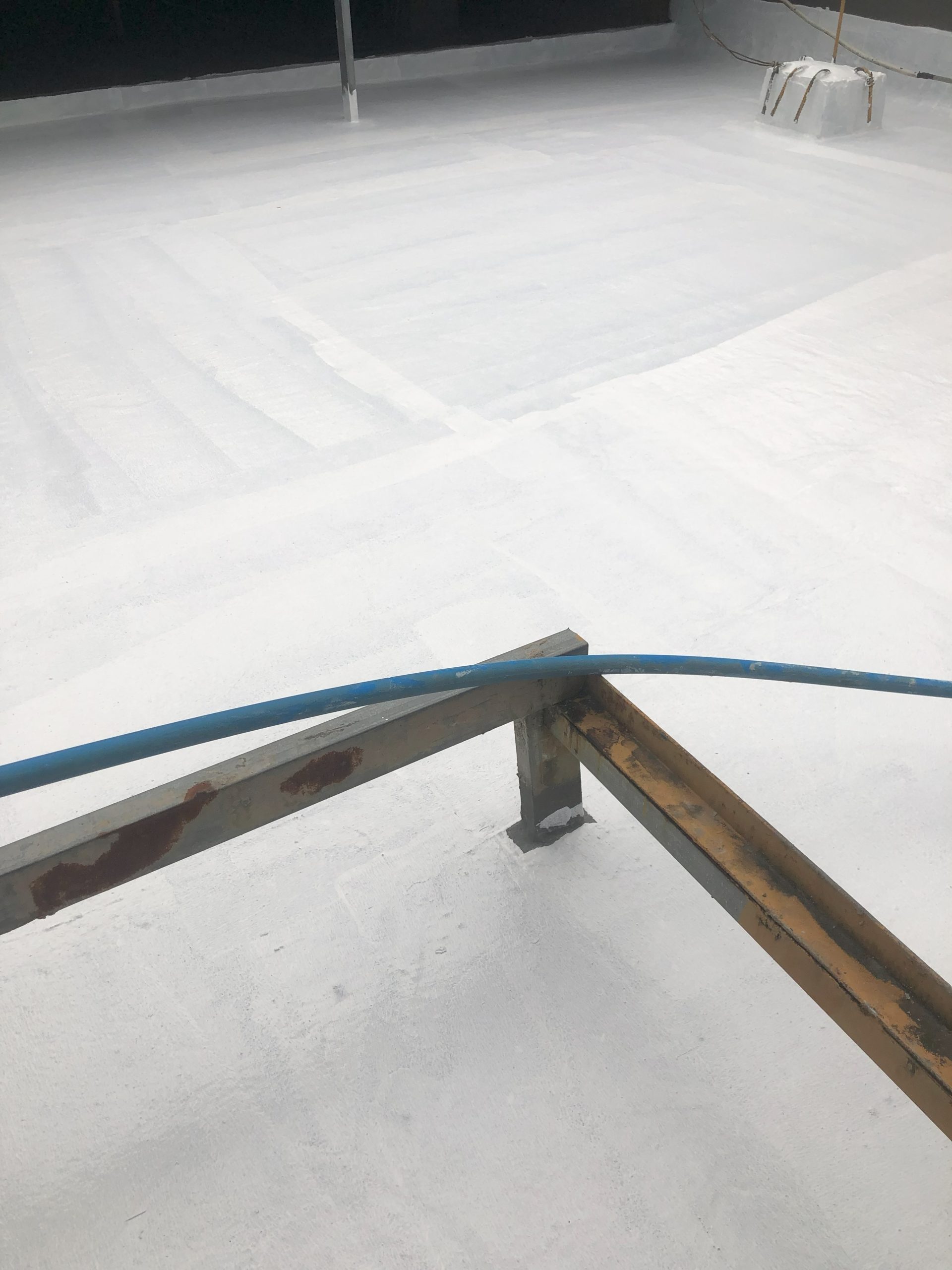 Ưu điểm khi thi công sơn chống thấm trần nhà theo quy trình chuẩn