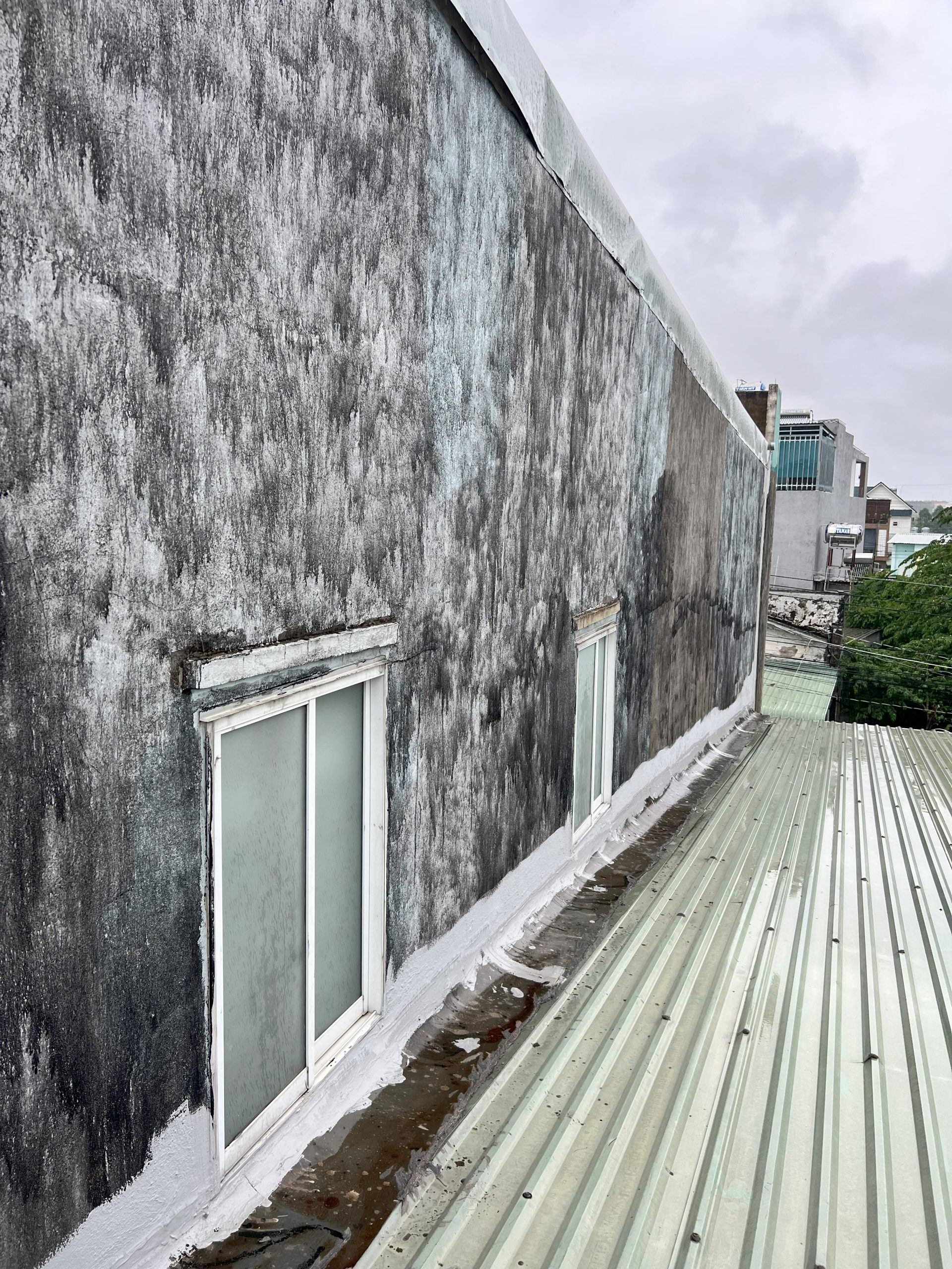 Quy trình thi công chống thấm mái tôn chuẩn kỹ thuật