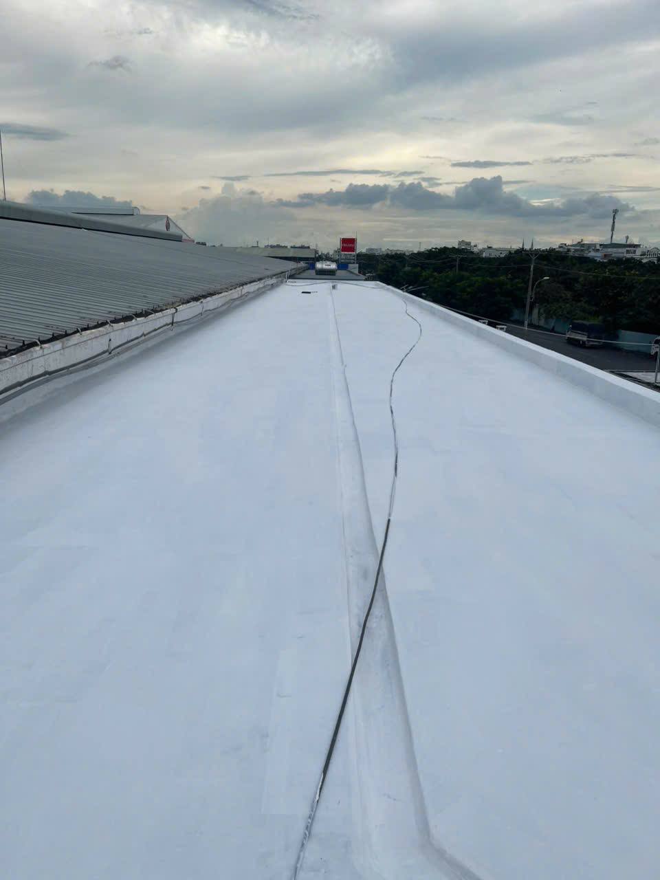 hoàn thiện bằng 2 lớp sơn chống nóng